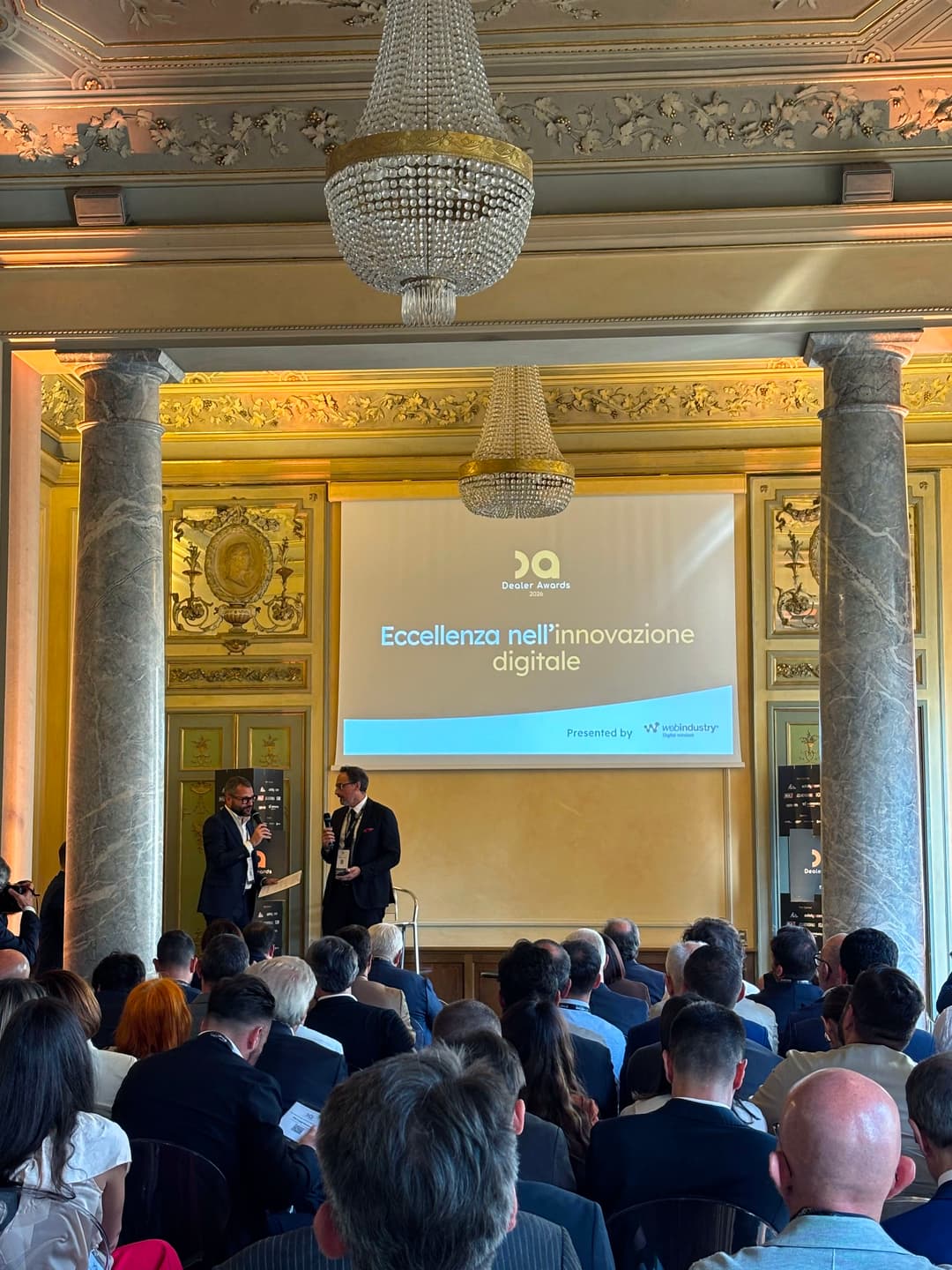 Il momento del pitch ai Dealer Awards, dedicato al percorso di innovazione digitale di Car Lovers Roma.