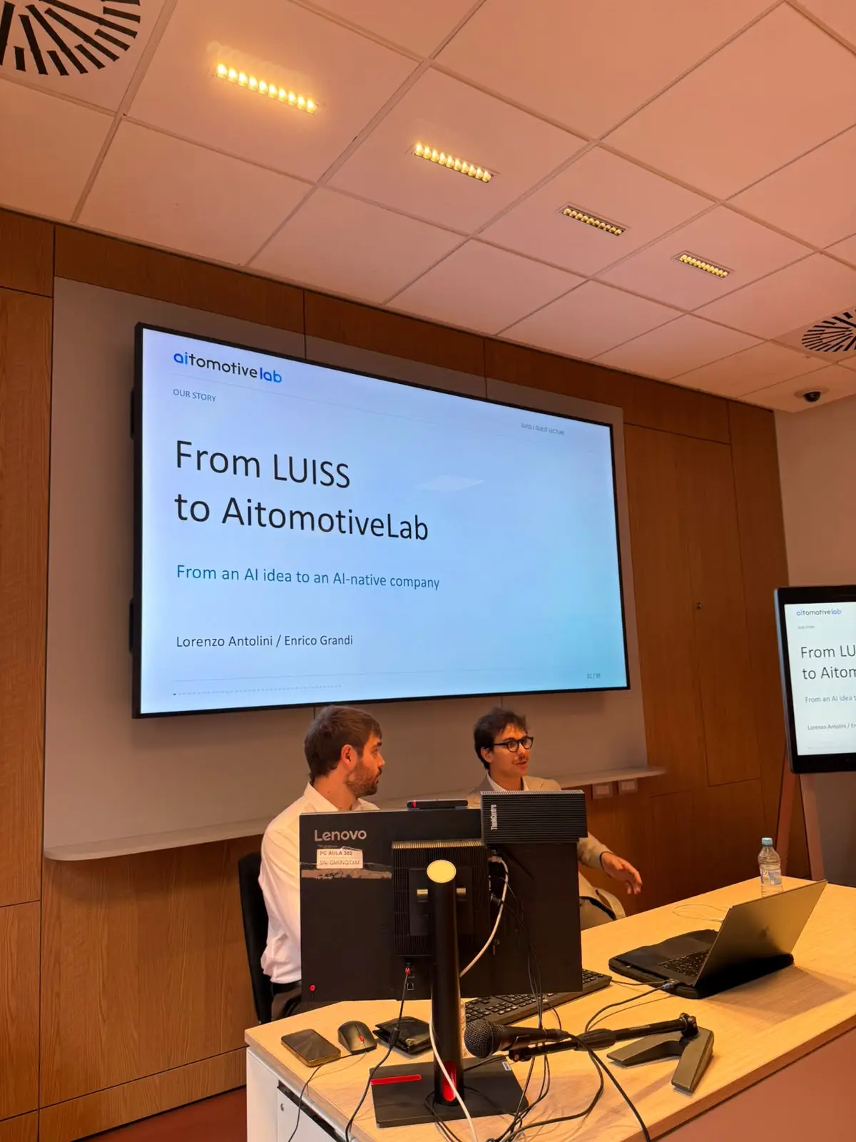 Lorenzo Antolini ed Enrico Grandi presentano AitomotiveLab agli studenti della Luiss.
